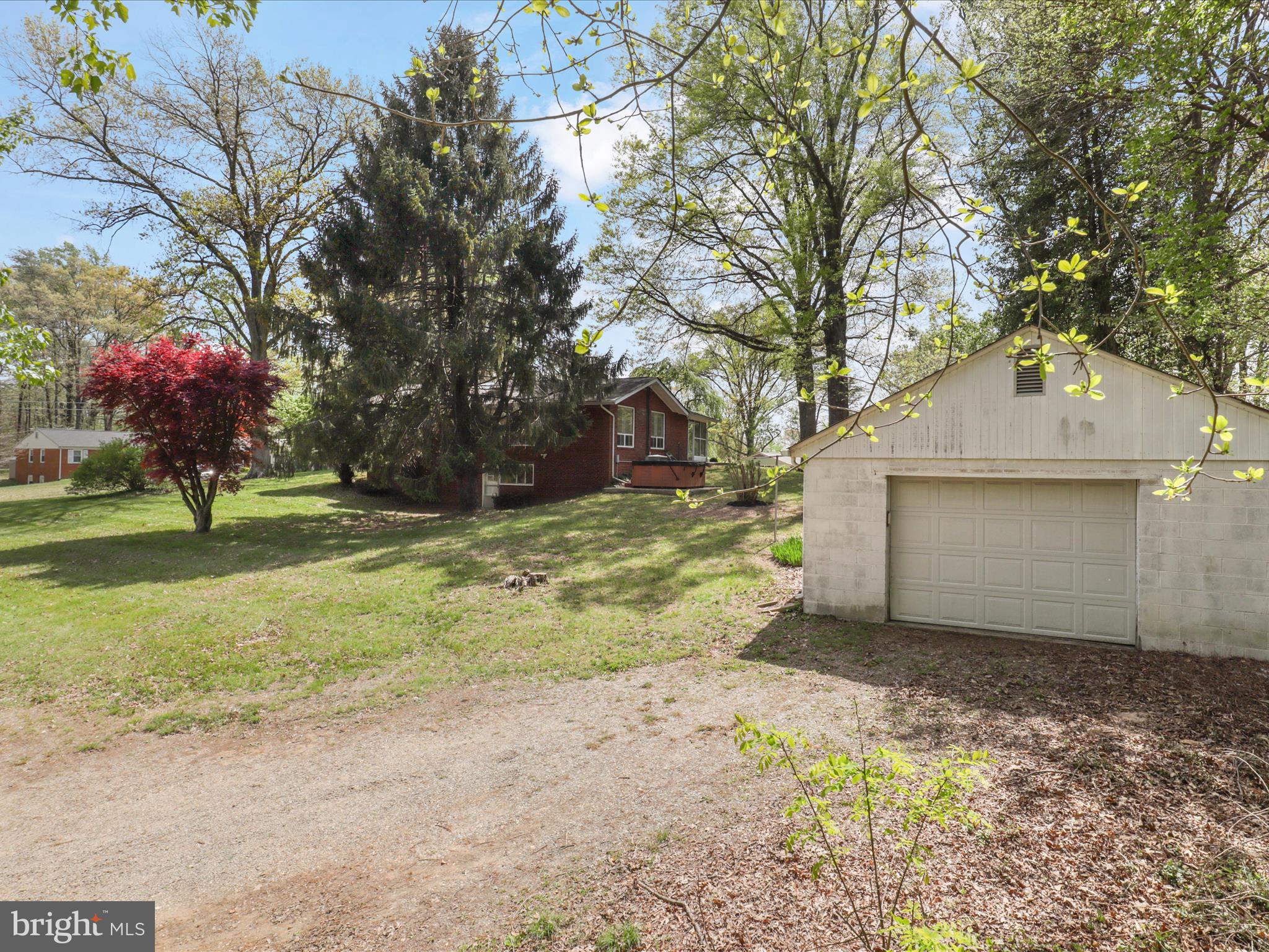 1952 Donna Ln