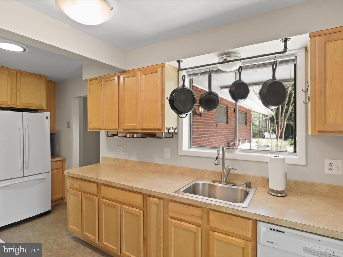 1952 Donna Ln