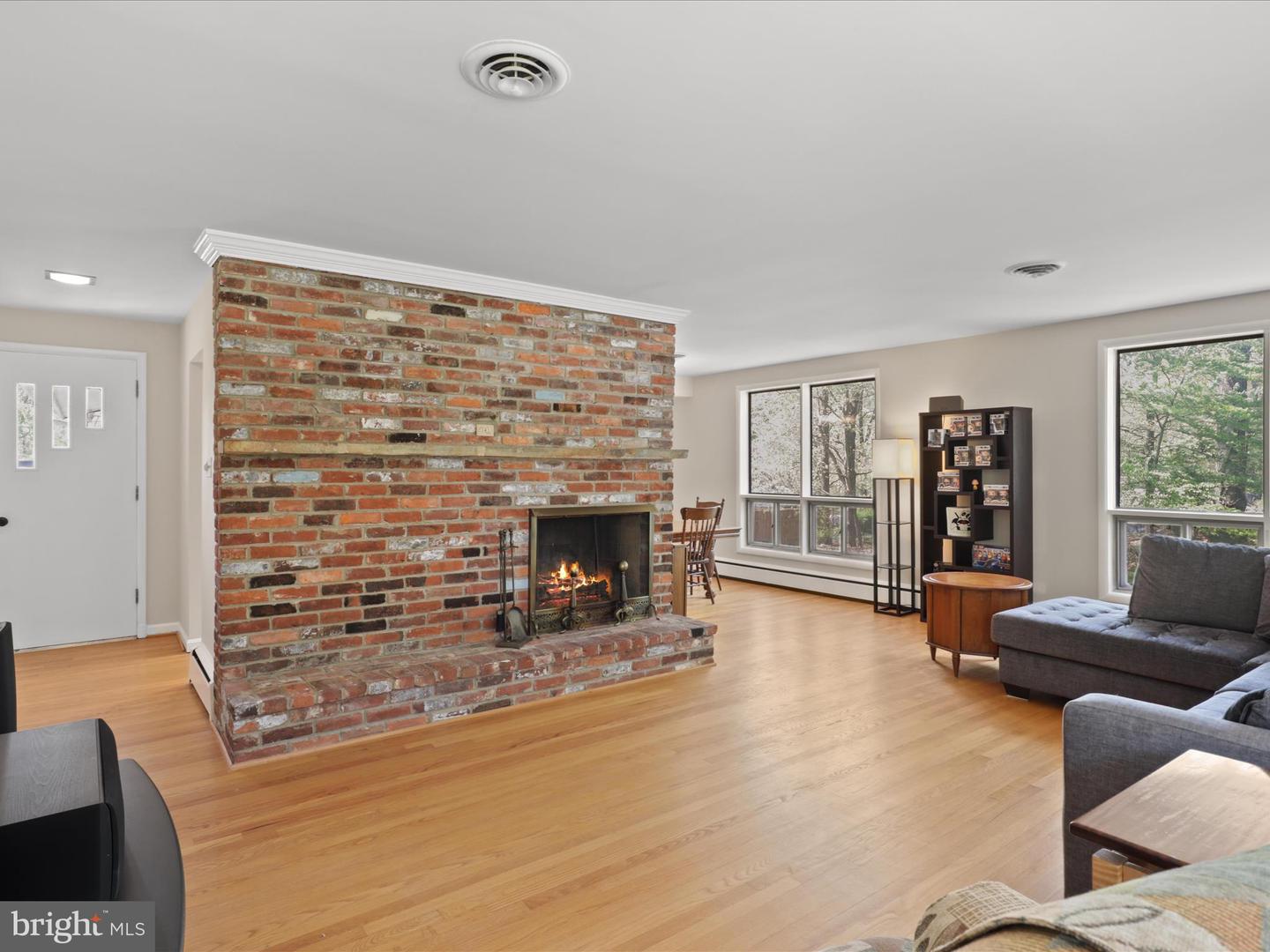 1952 Donna Ln