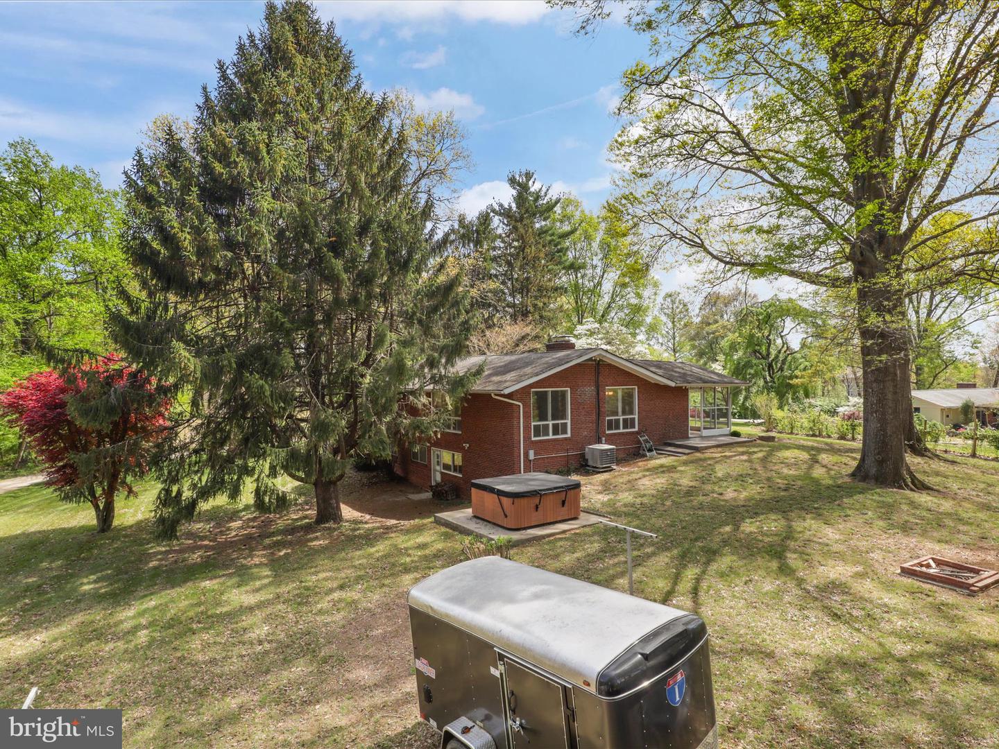1952 Donna Ln