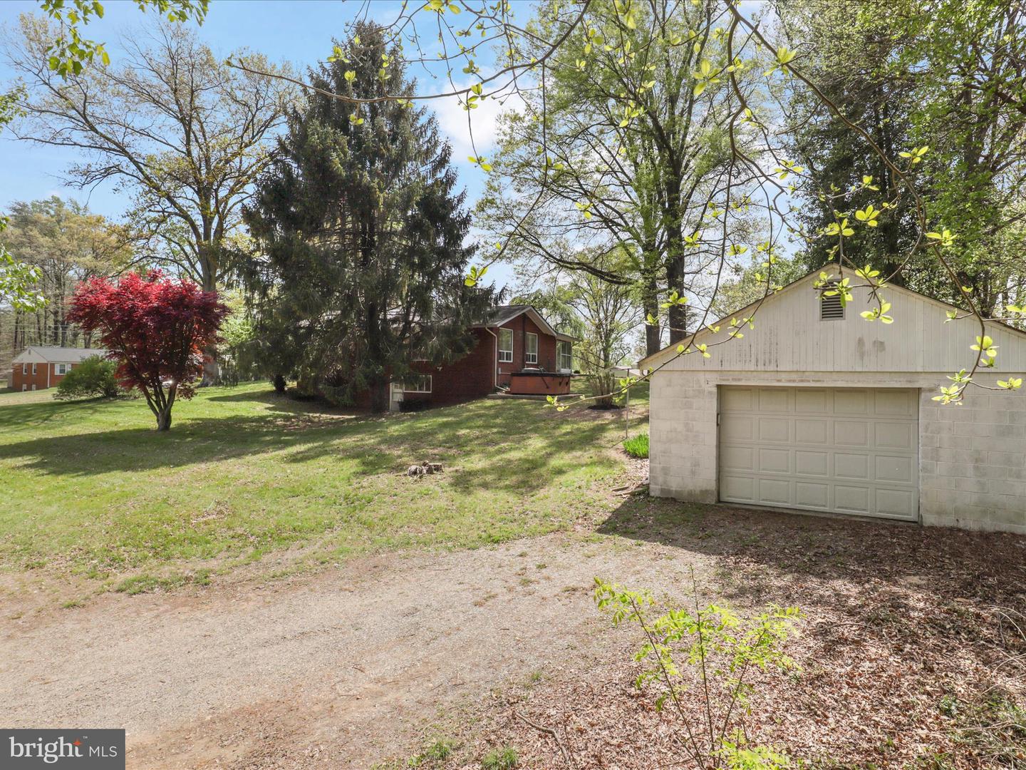 1952 Donna Ln