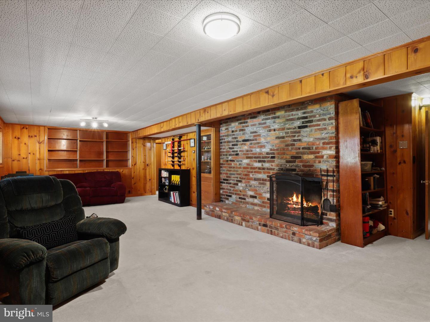 1952 Donna Ln