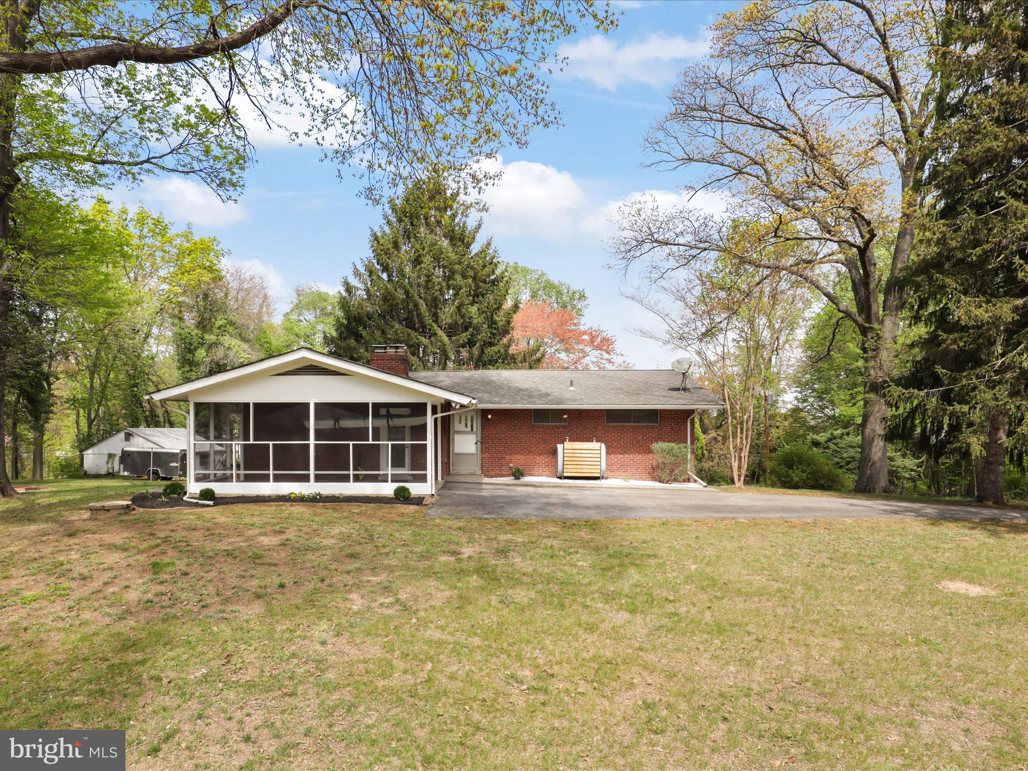 1952 Donna Ln