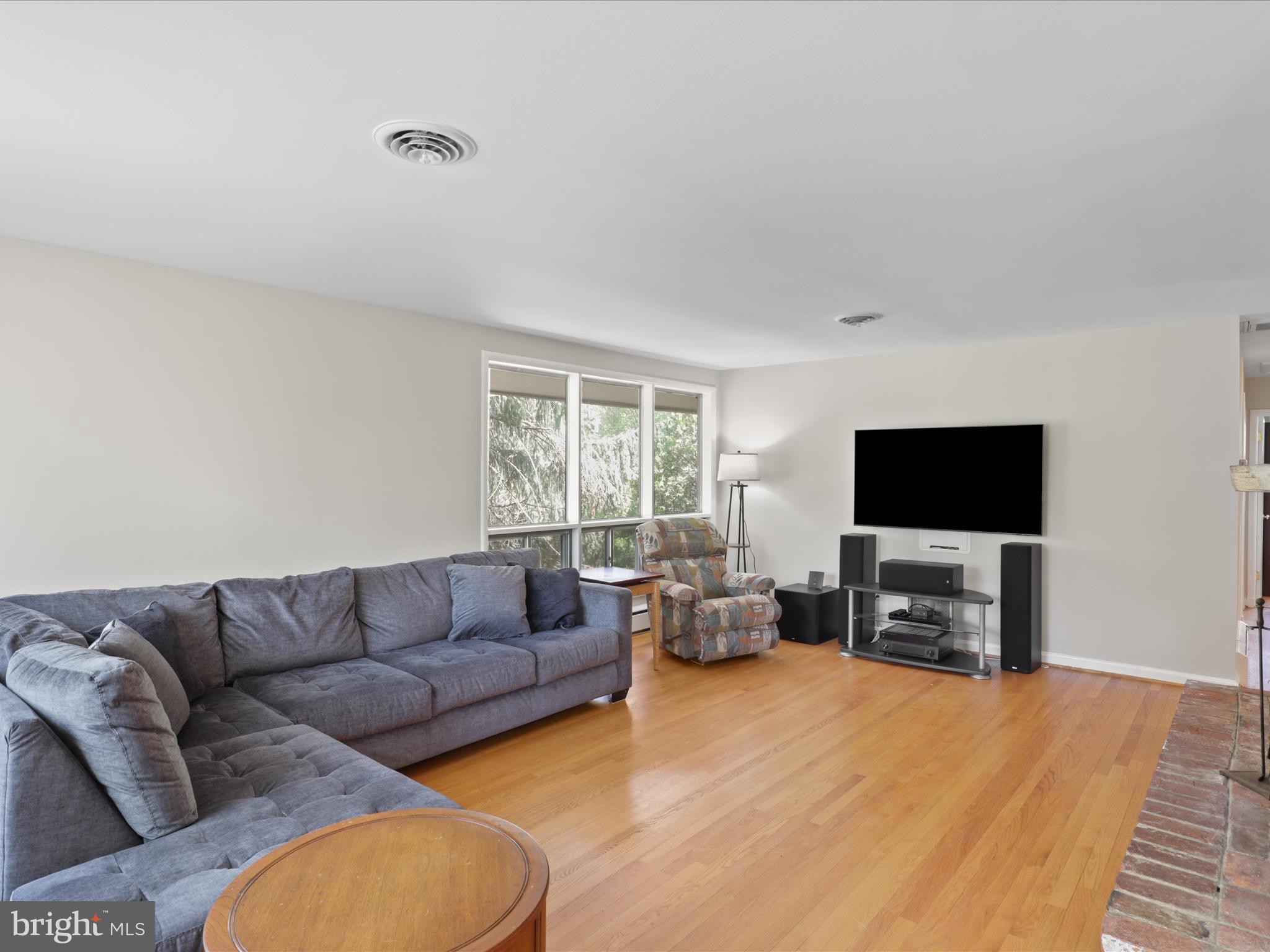 1952 Donna Ln