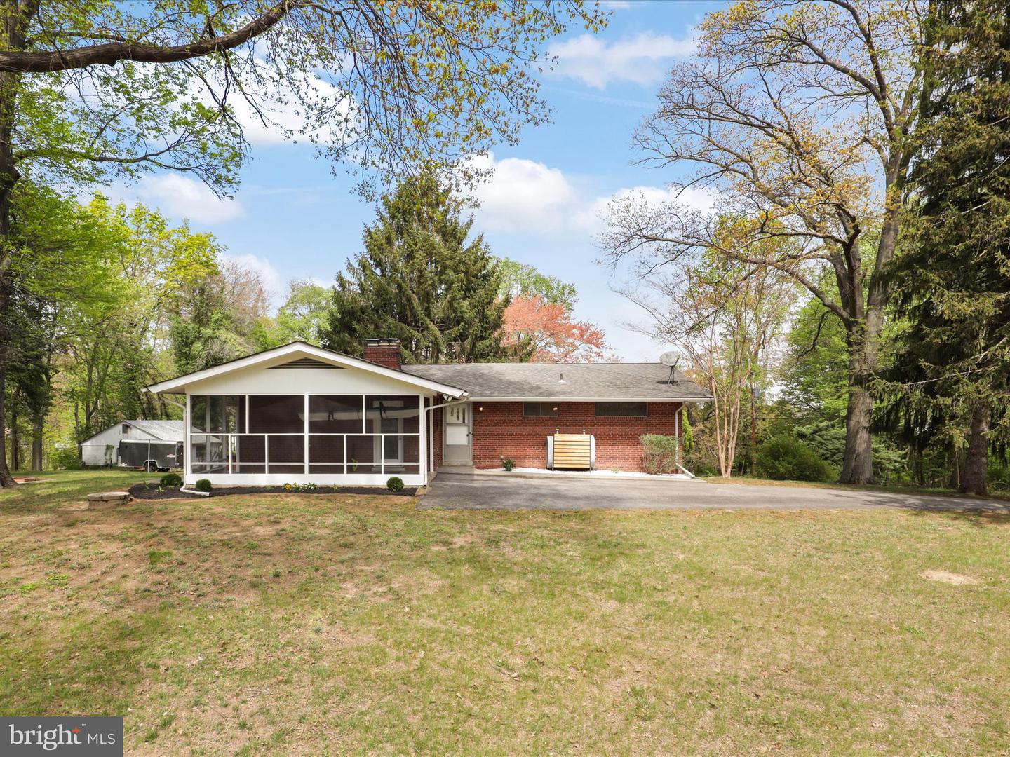 1952 Donna Ln