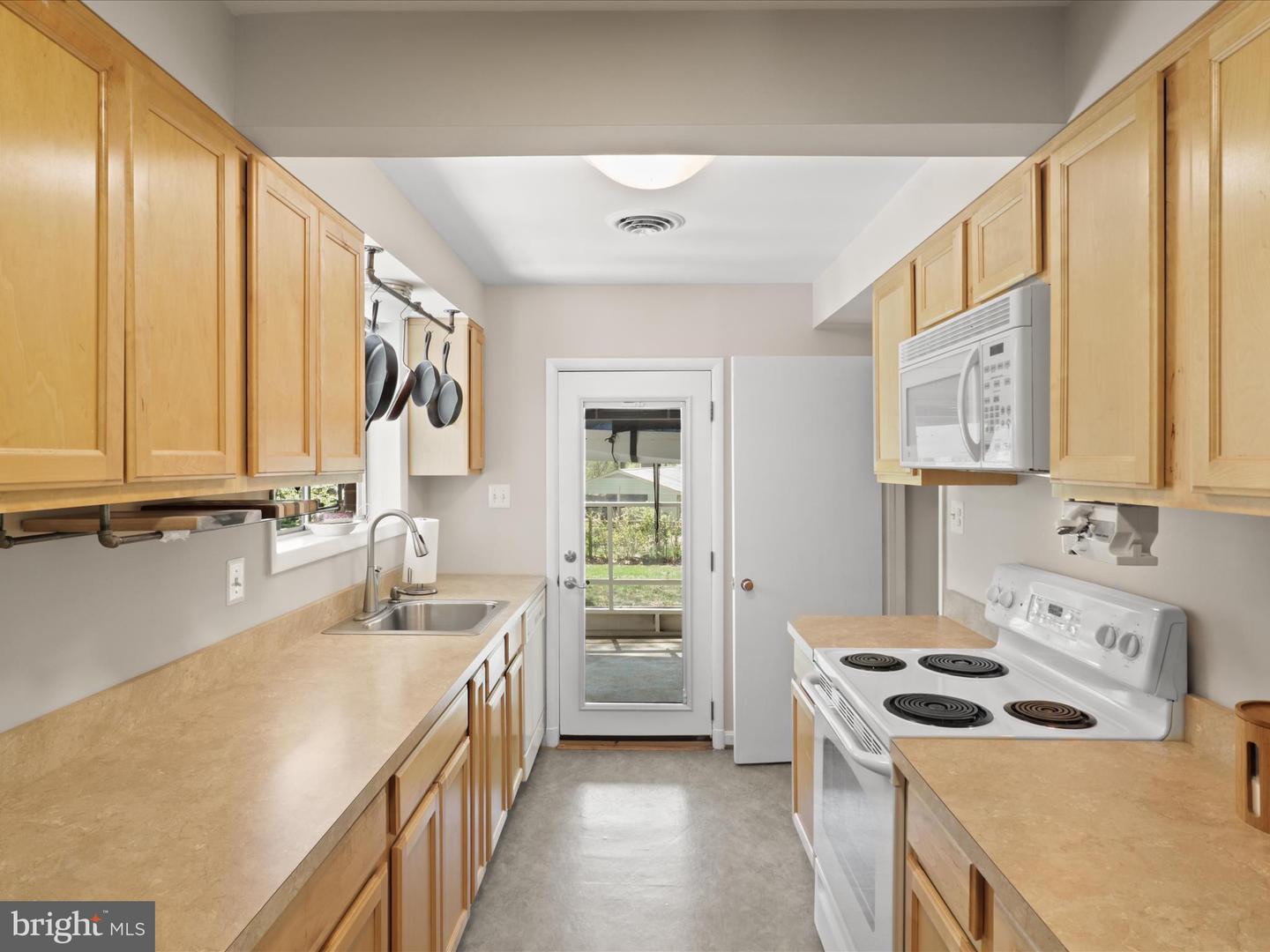 1952 Donna Ln