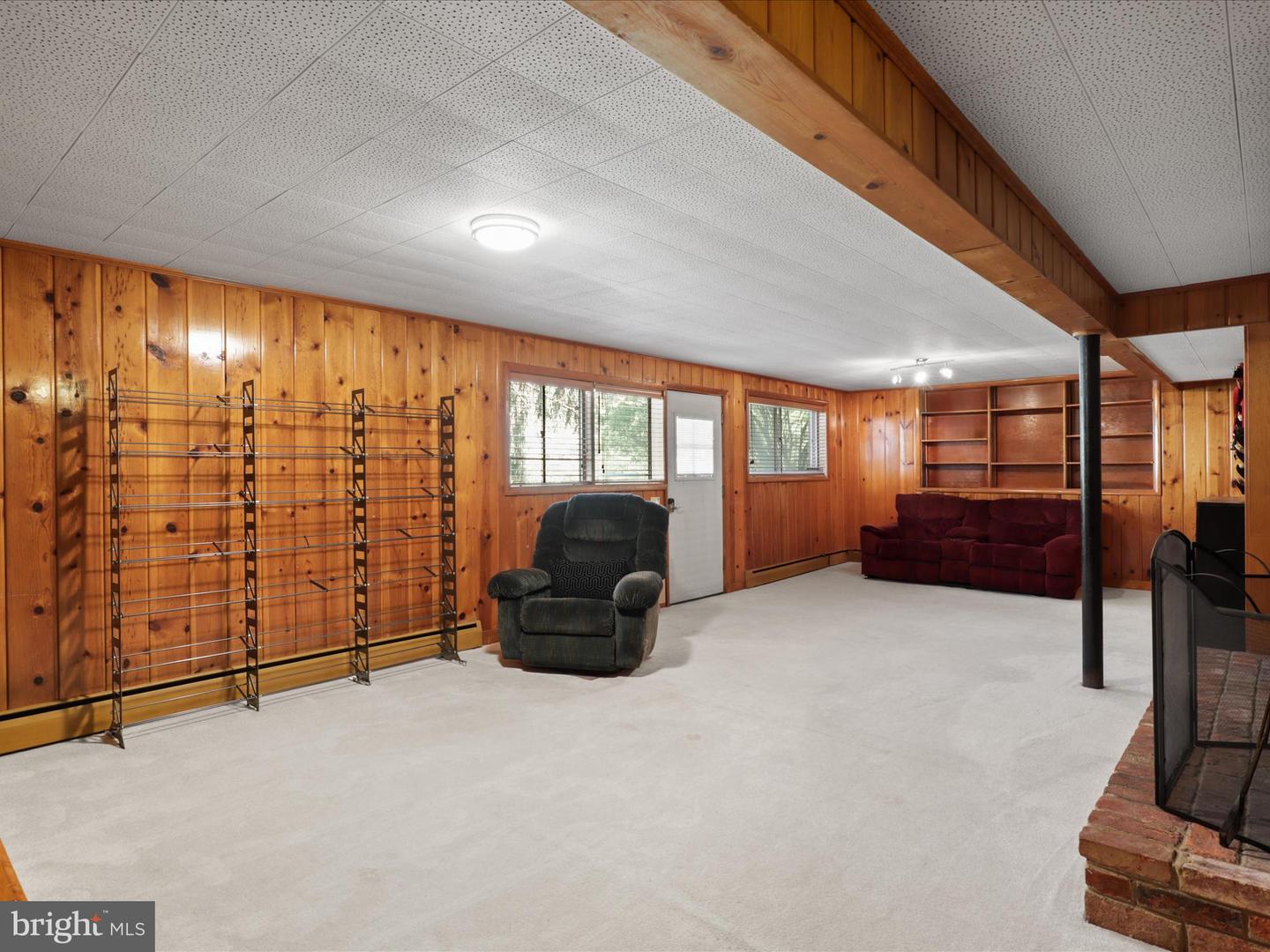 1952 Donna Ln