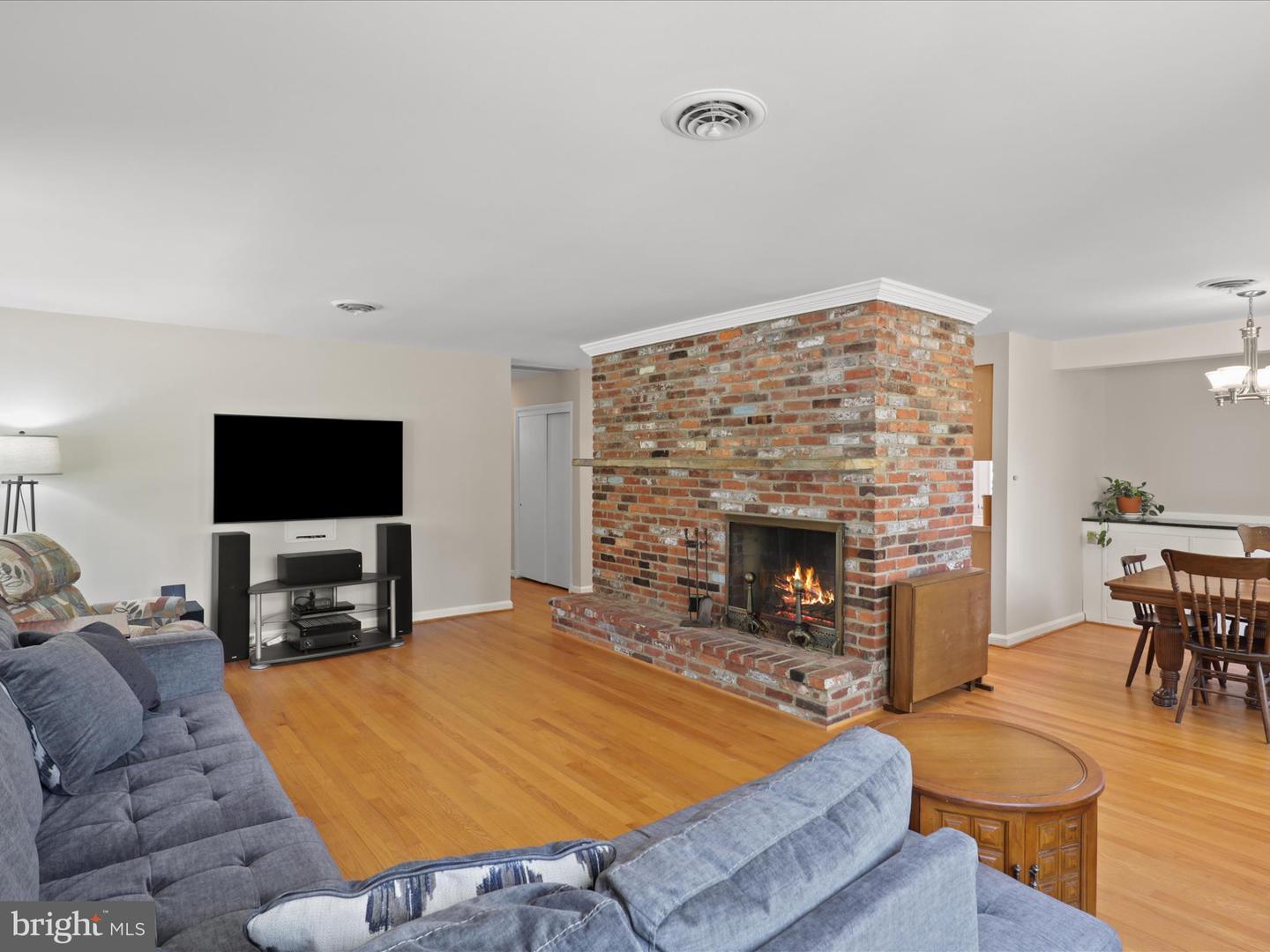 1952 Donna Ln