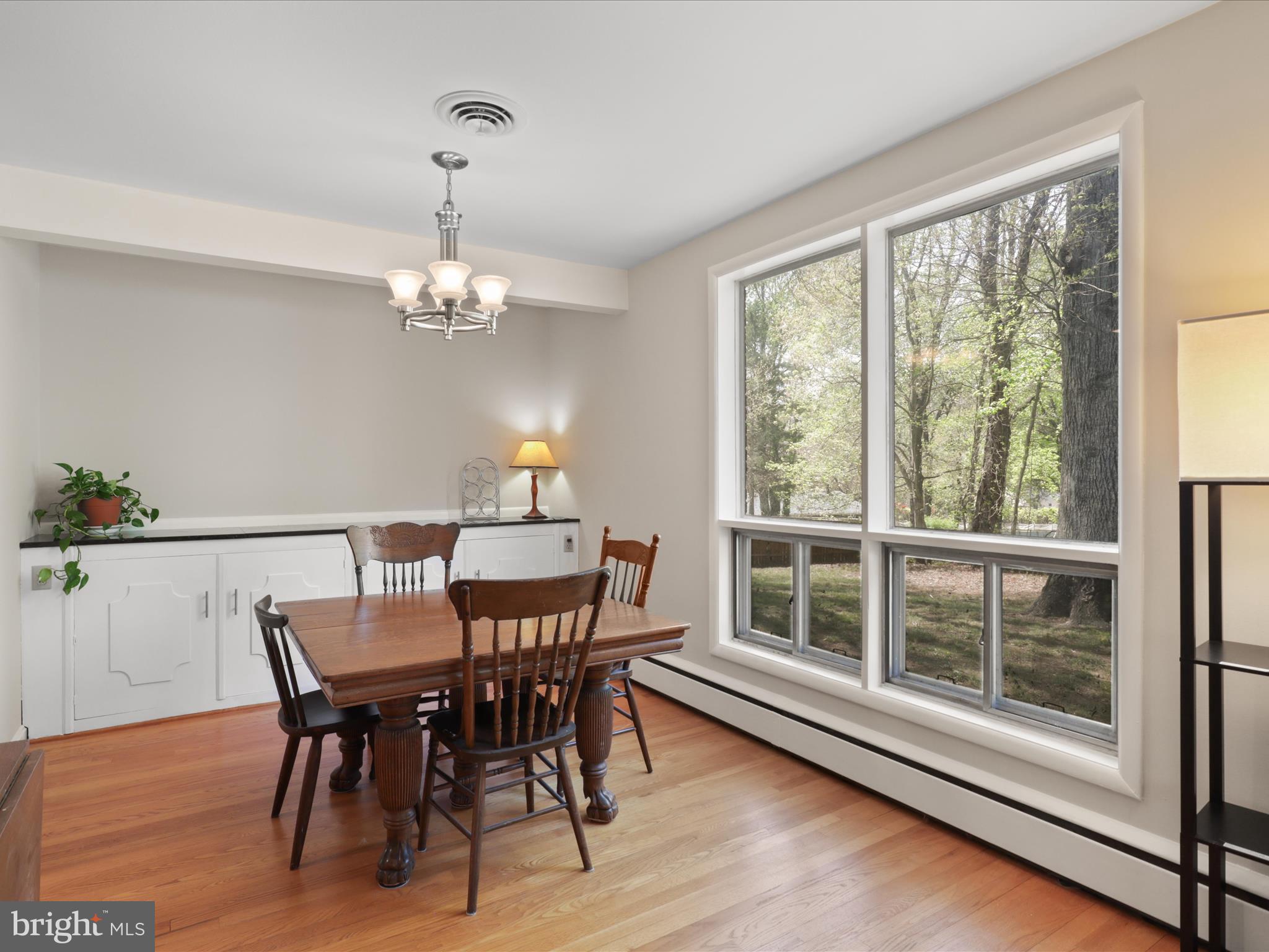 1952 Donna Ln