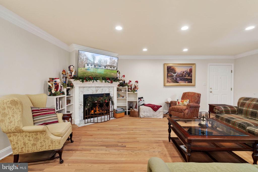 11049 NEWOOD DRIVE