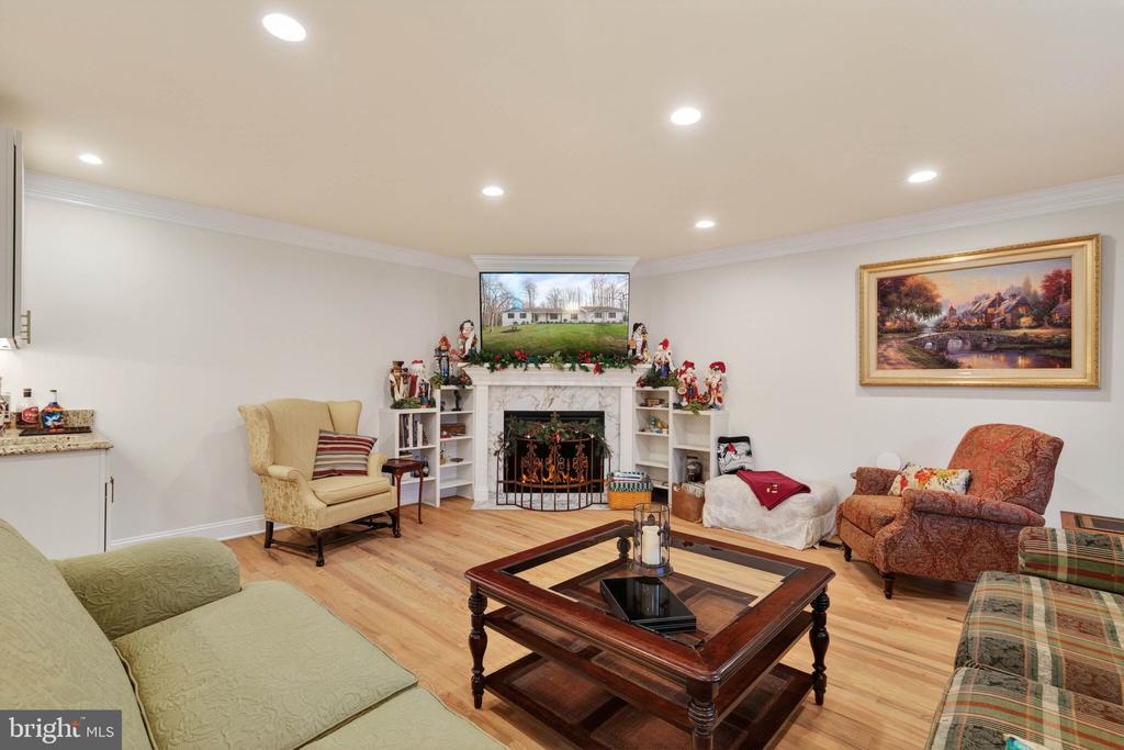11049 NEWOOD DRIVE