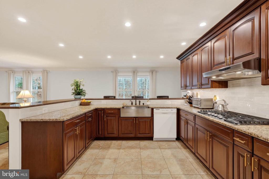11049 NEWOOD DRIVE
