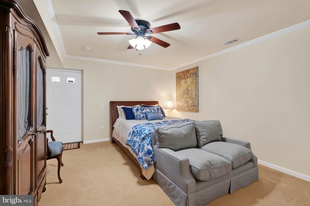 11049 NEWOOD DRIVE