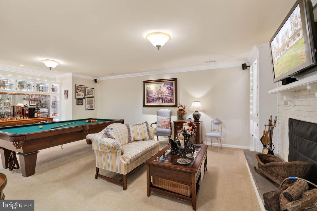 11049 NEWOOD DRIVE