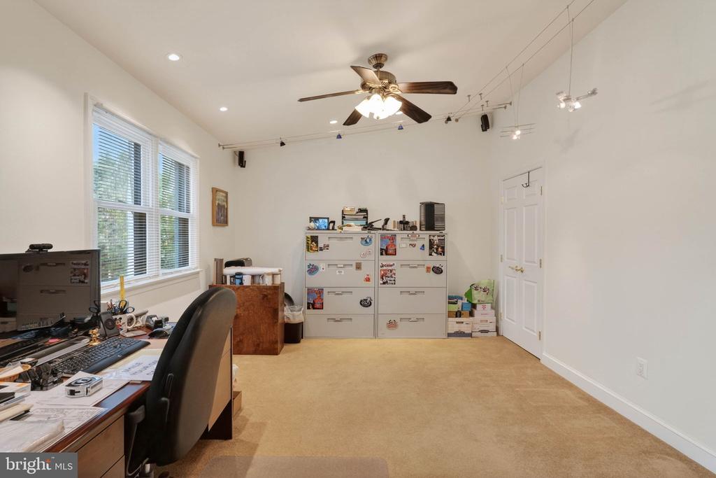11049 NEWOOD DRIVE
