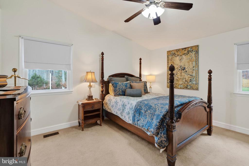 11049 NEWOOD DRIVE