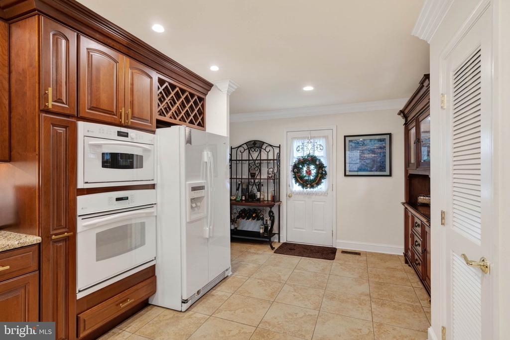 11049 NEWOOD DRIVE