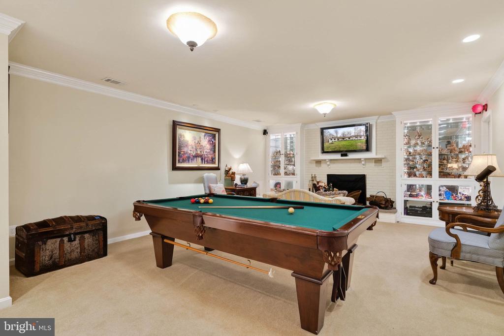 11049 NEWOOD DRIVE