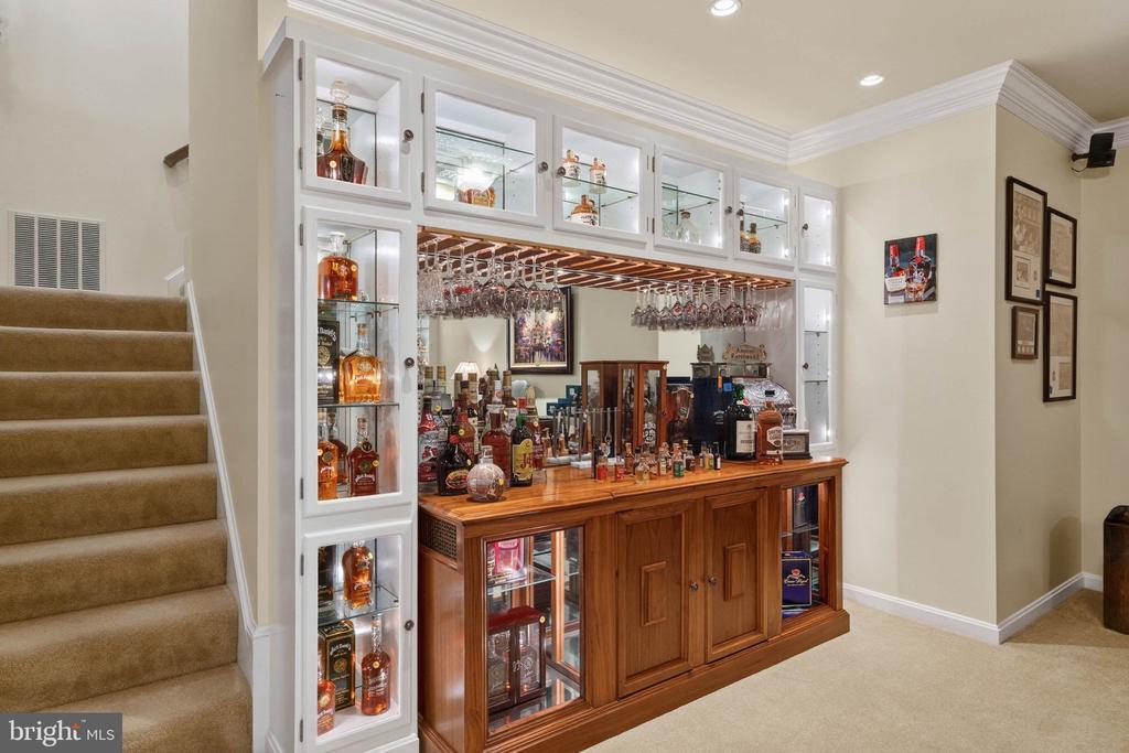 11049 NEWOOD DRIVE