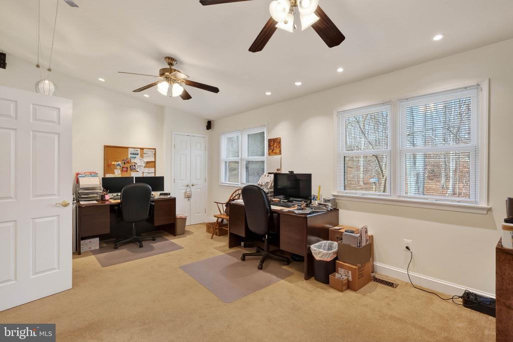 11049 NEWOOD DRIVE