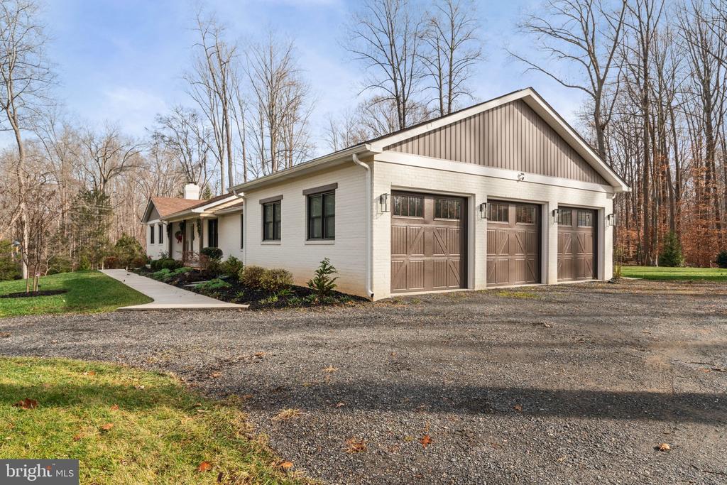 11049 NEWOOD DRIVE