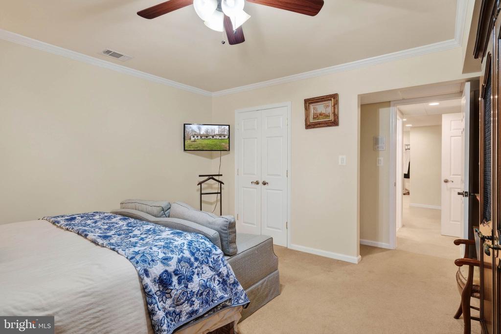 11049 NEWOOD DRIVE