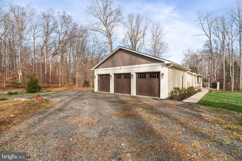 11049 NEWOOD DRIVE