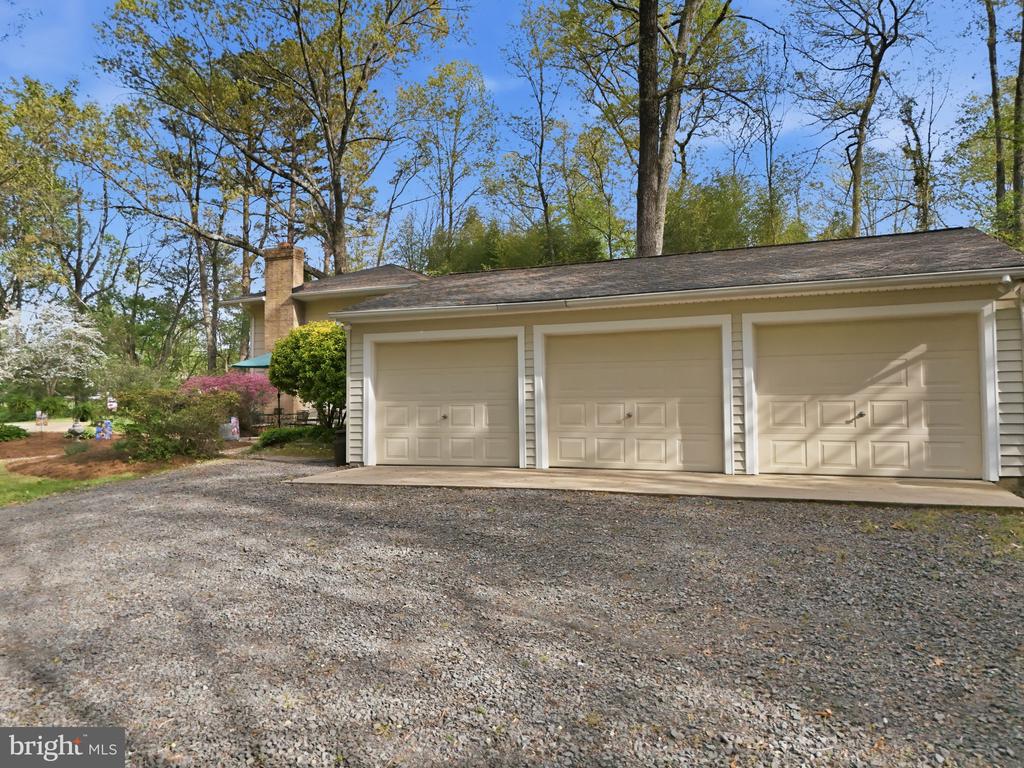 10804 LAKE JACKSON DRIVE