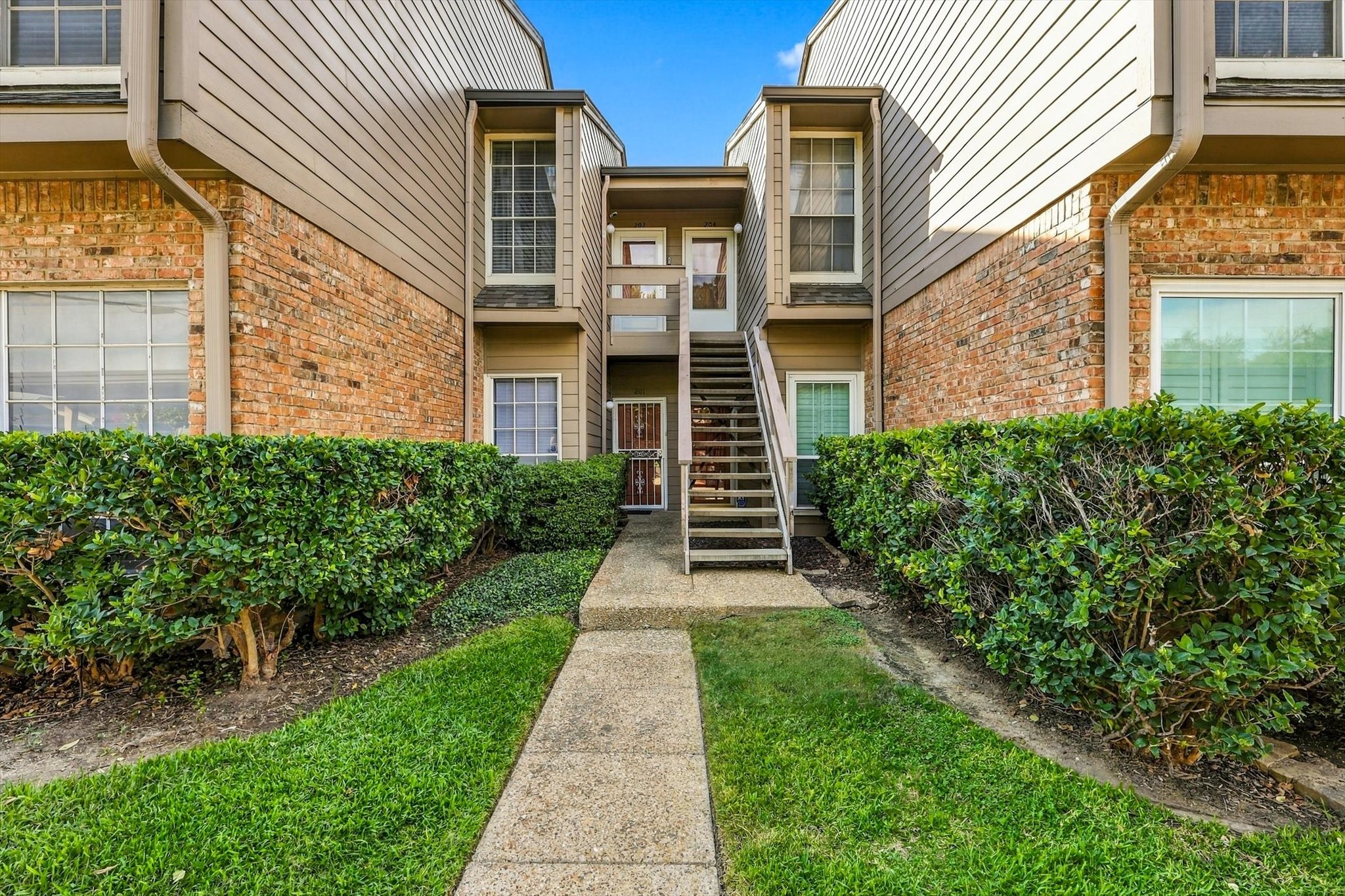 9801 Royal Lane 202