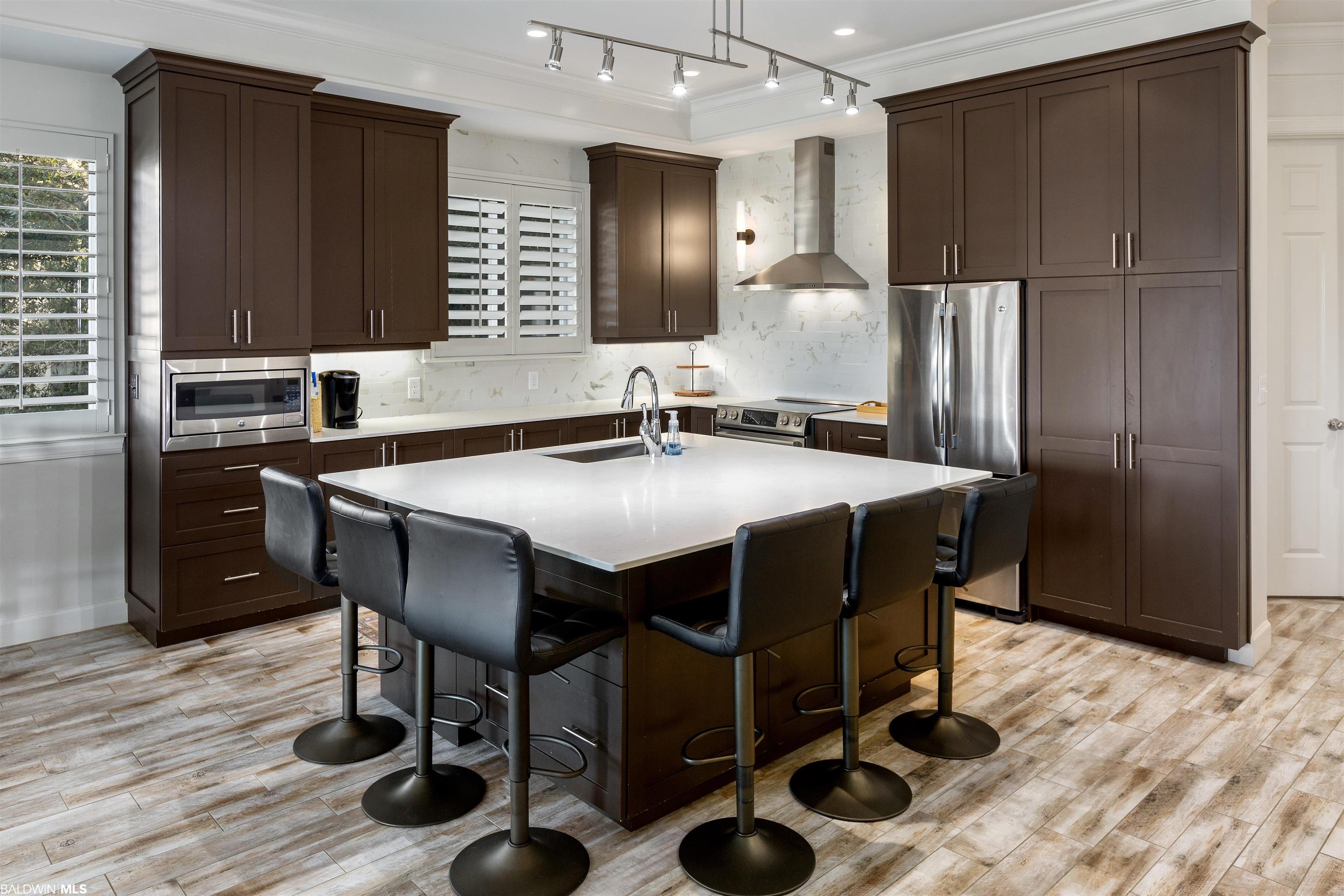 200 Peninsula Boulevard B204