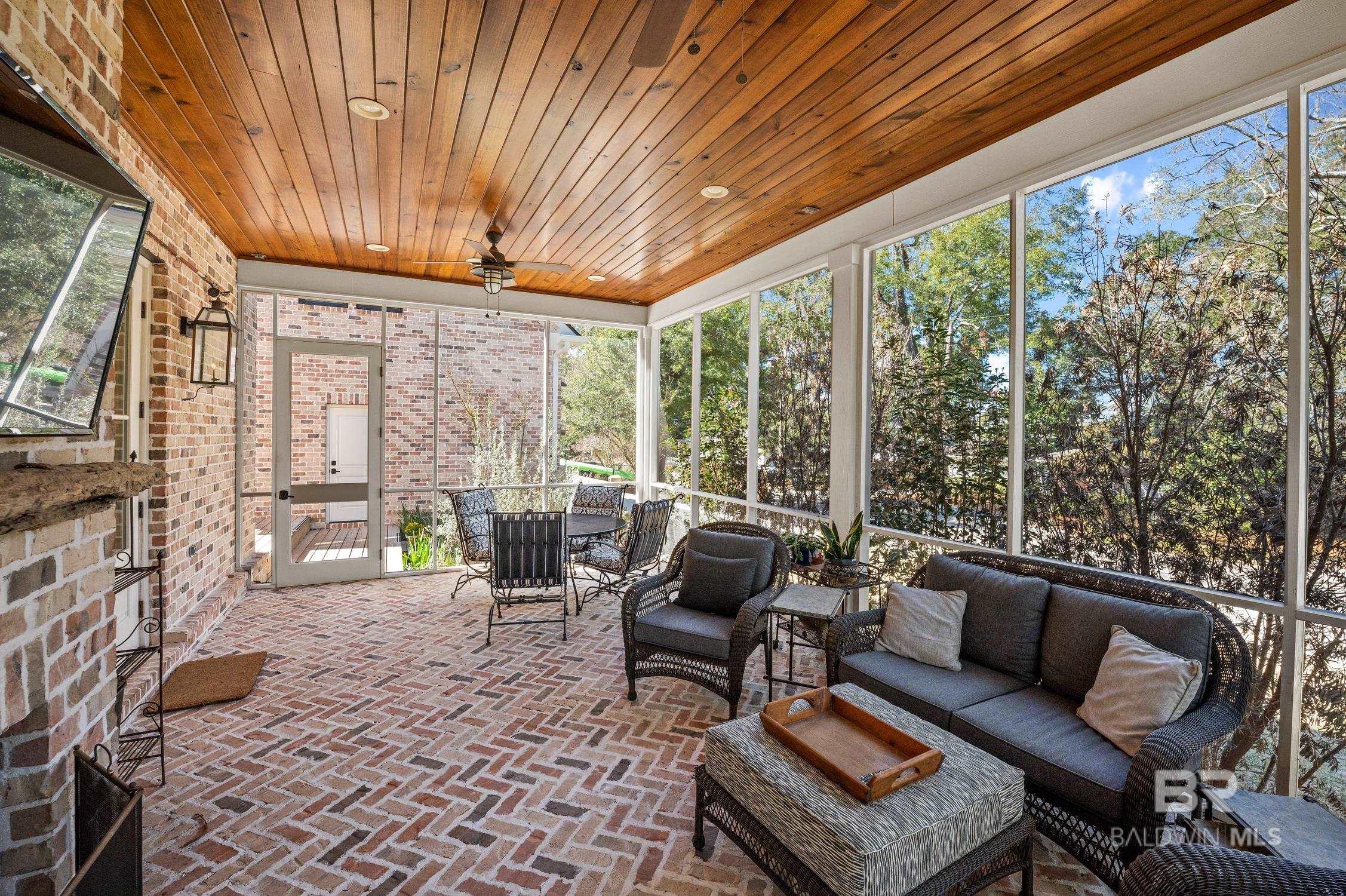152 Pinecrest Lane