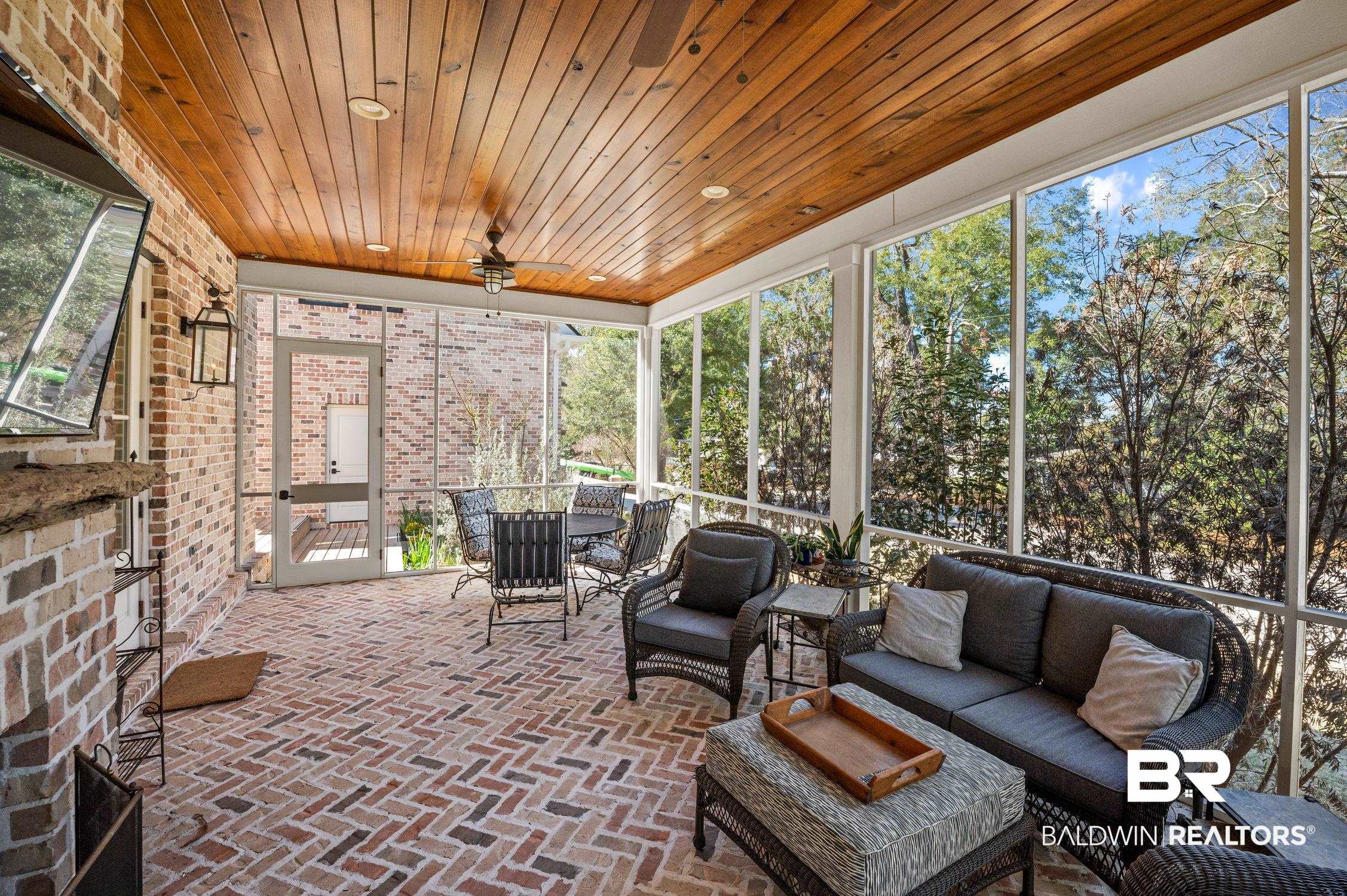 152 Pinecrest Lane