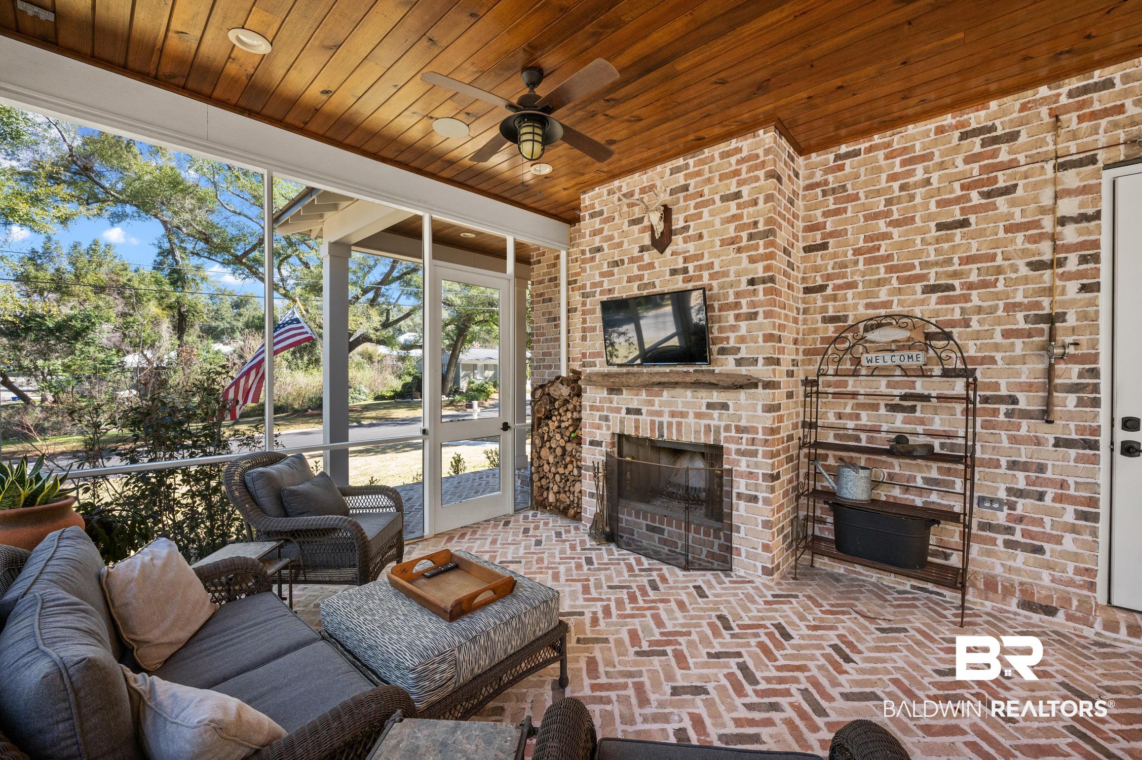 152 Pinecrest Lane