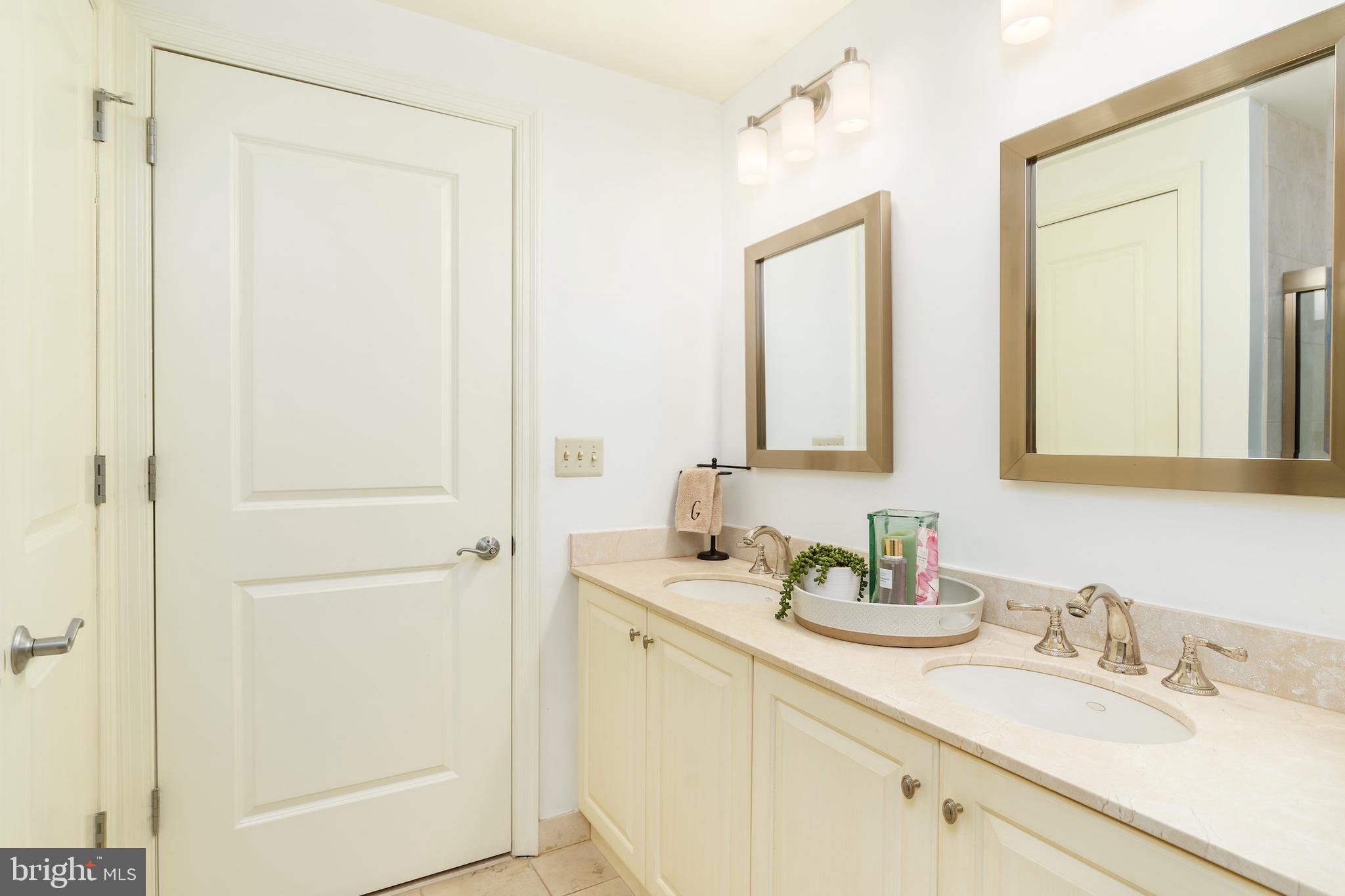 2501 Wisconsin Ave NW #10