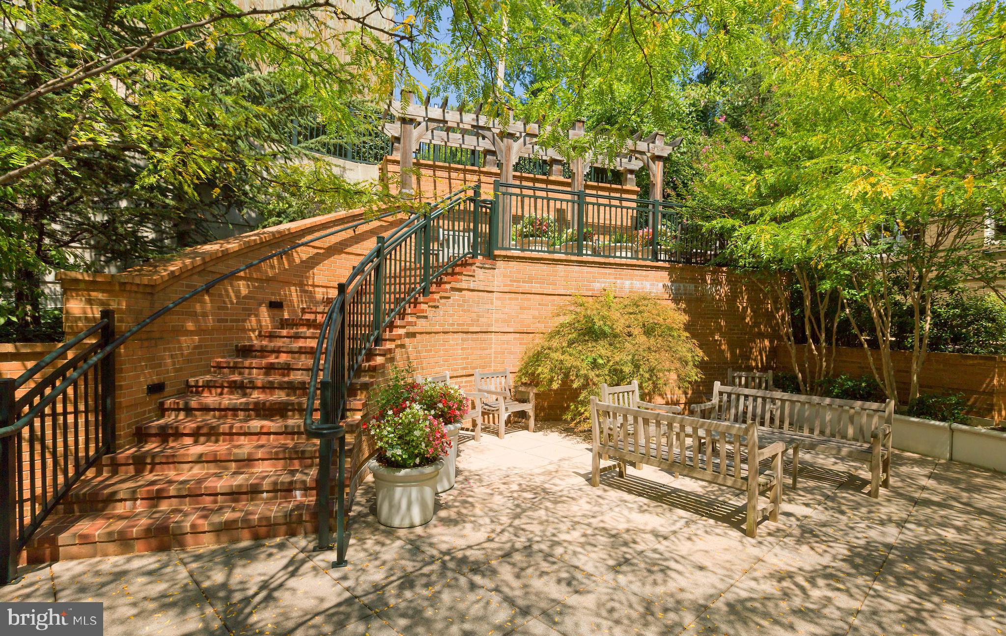 2501 Wisconsin Ave NW #10