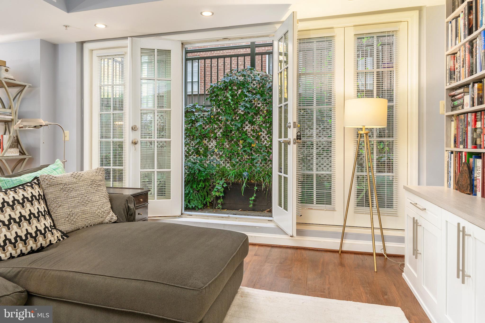 2501 Wisconsin Ave NW #10