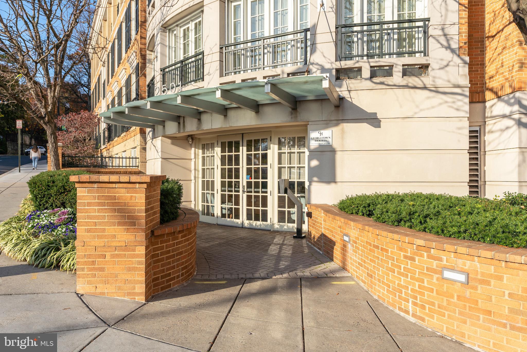 2501 Wisconsin Ave NW #10