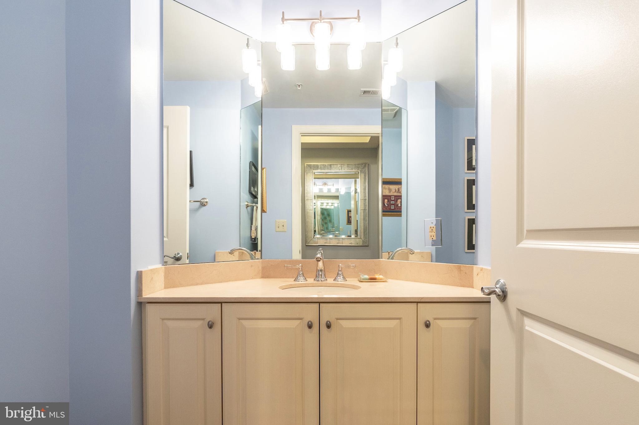 2501 Wisconsin Ave NW #10