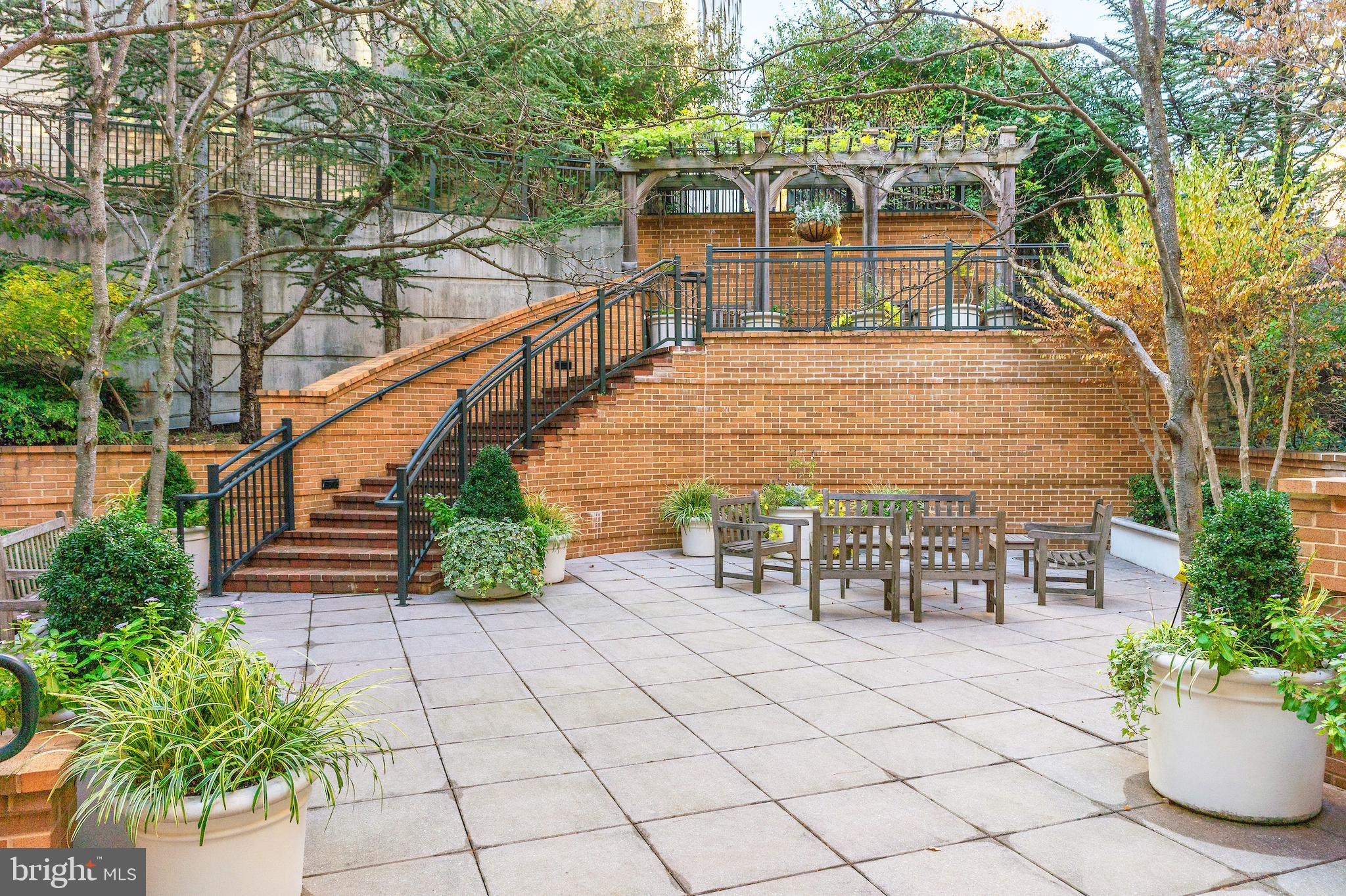 2501 Wisconsin Ave NW #10