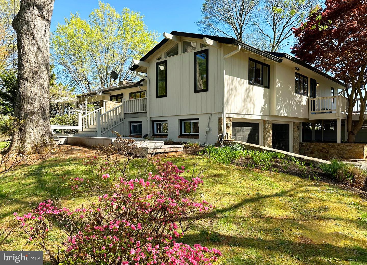 8453 Oyster Pond Ln