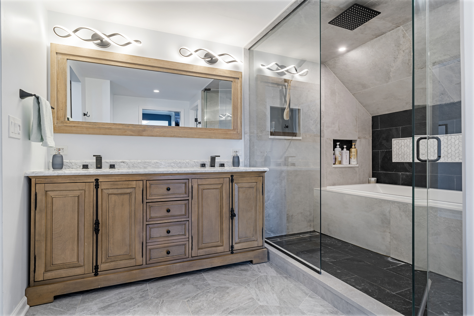 3251 N Racine Avenue Unit: 3