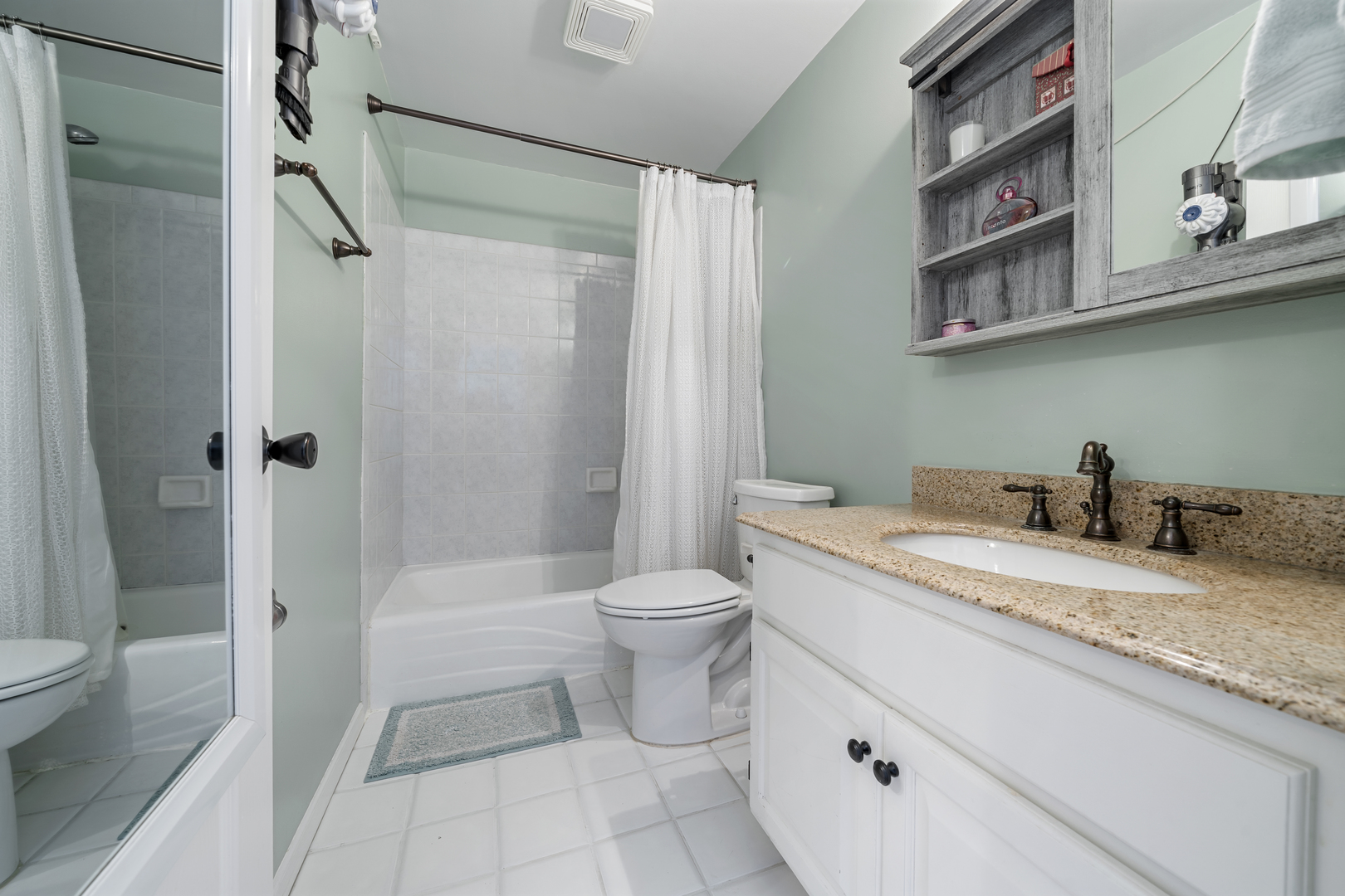 3251 N Racine Avenue Unit: 3