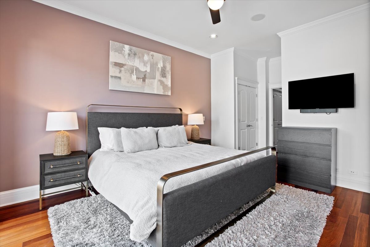 3434 N SOUTHPORT Avenue Unit: 2