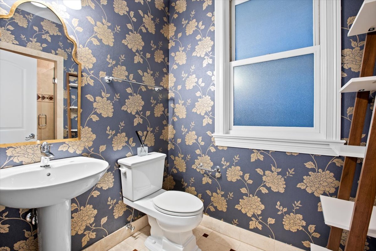 3434 N SOUTHPORT Avenue Unit: 2