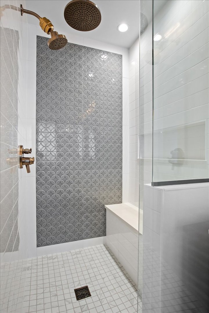 3434 N SOUTHPORT Avenue Unit: 2