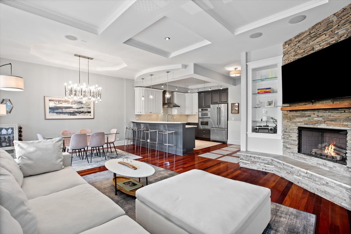 3434 N SOUTHPORT Avenue Unit: 2