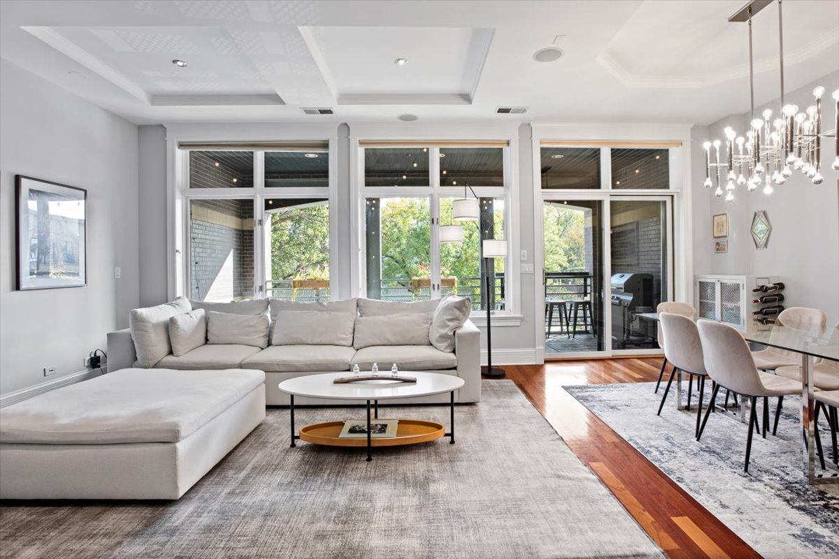 3434 N SOUTHPORT Avenue Unit: 2