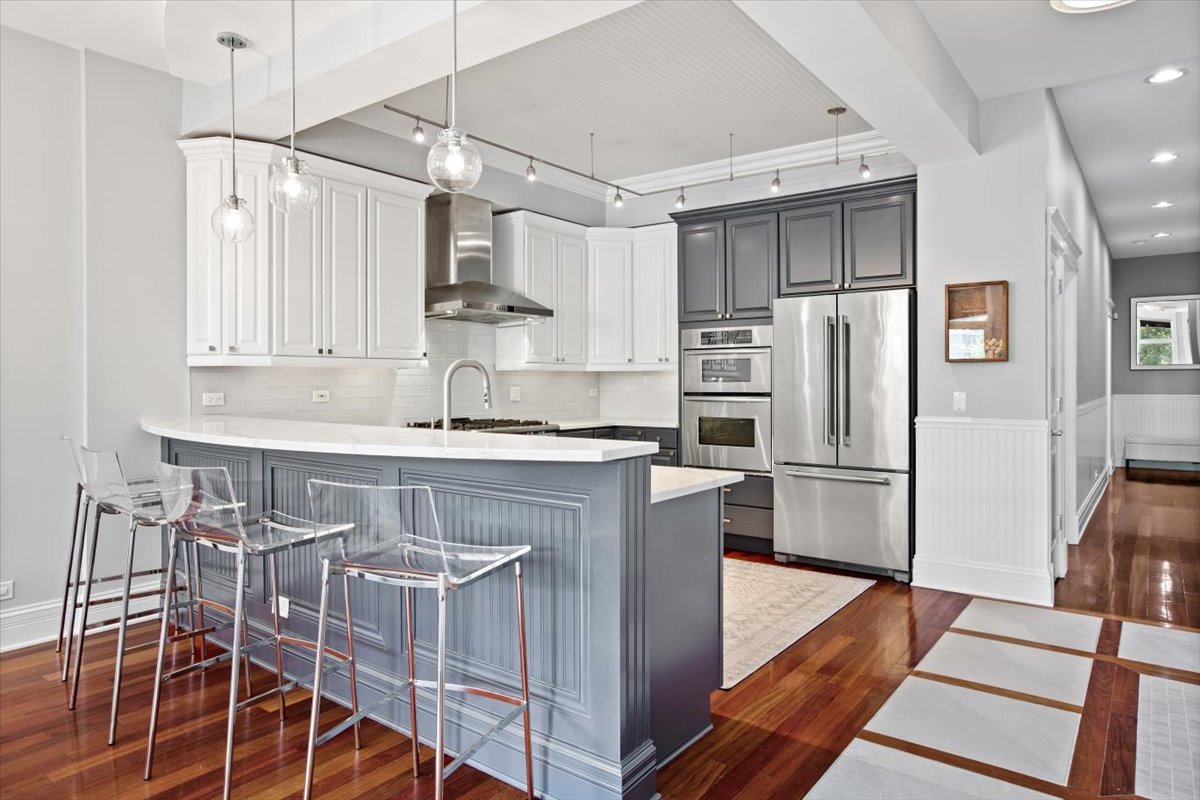 3434 N SOUTHPORT Avenue Unit: 2