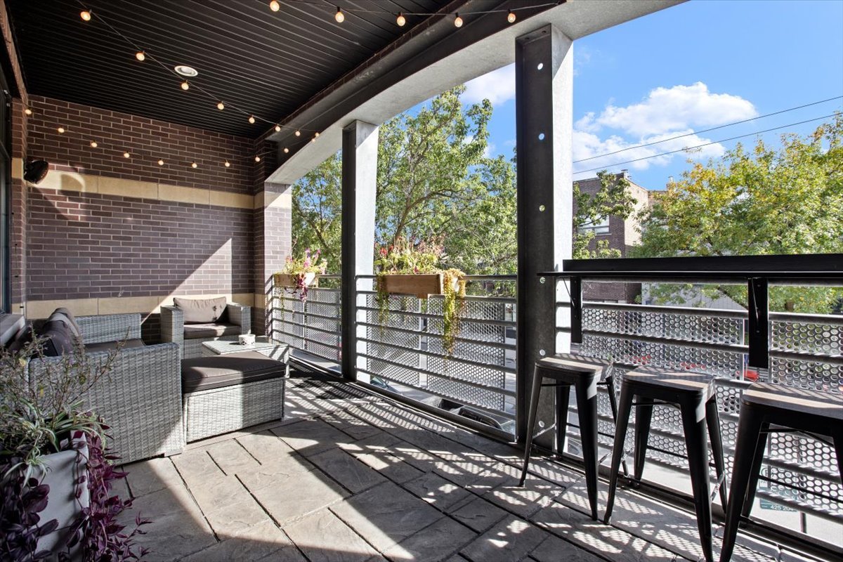 3434 N SOUTHPORT Avenue Unit: 2