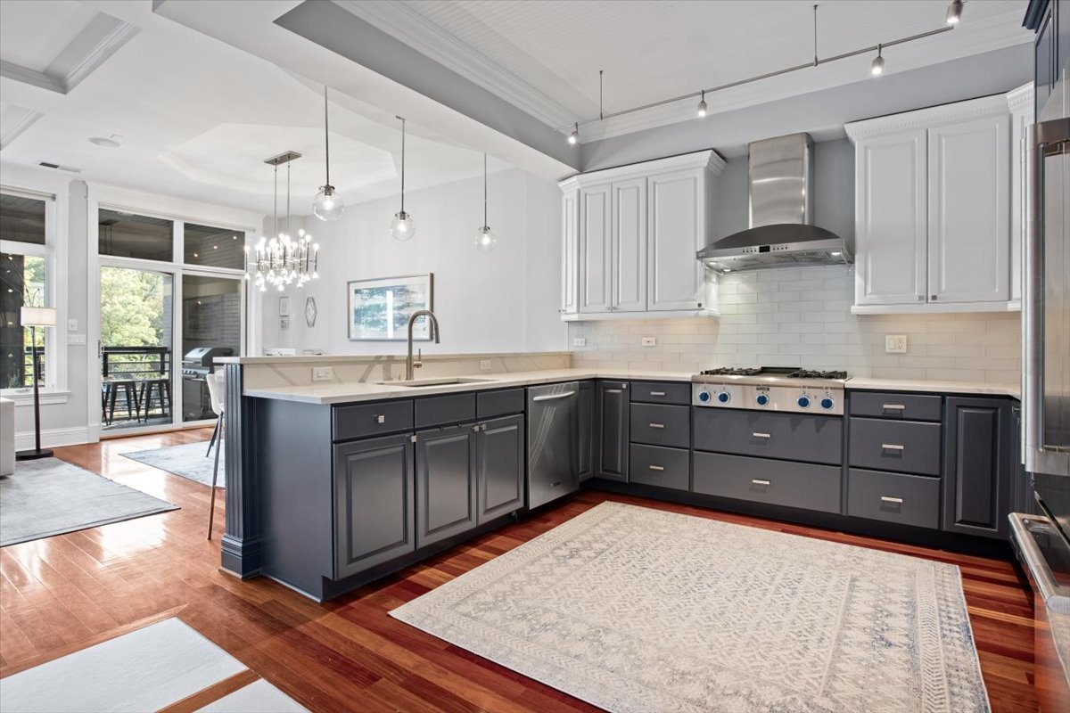 3434 N SOUTHPORT Avenue Unit: 2